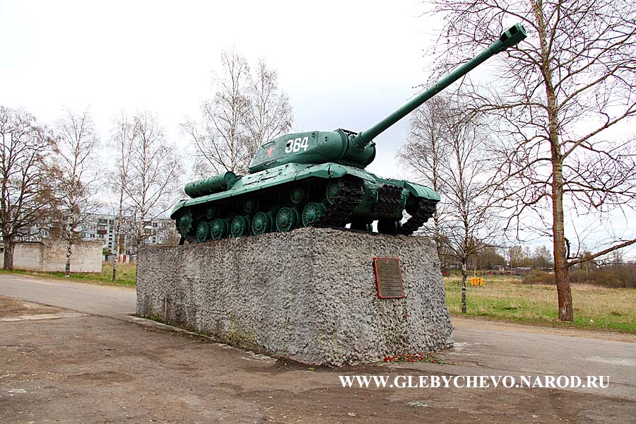 Монумент на месте подвига танкиста Колобанова З.Г.